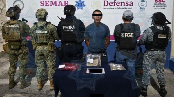 Capturan a sujeto con presunta droga y un arma de fuego en el fraccionamiento Tierra Maya en Cancún