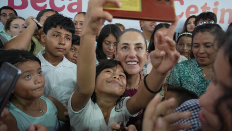 Entregan becas en Chiapas, para que ninguno falte a la escuela