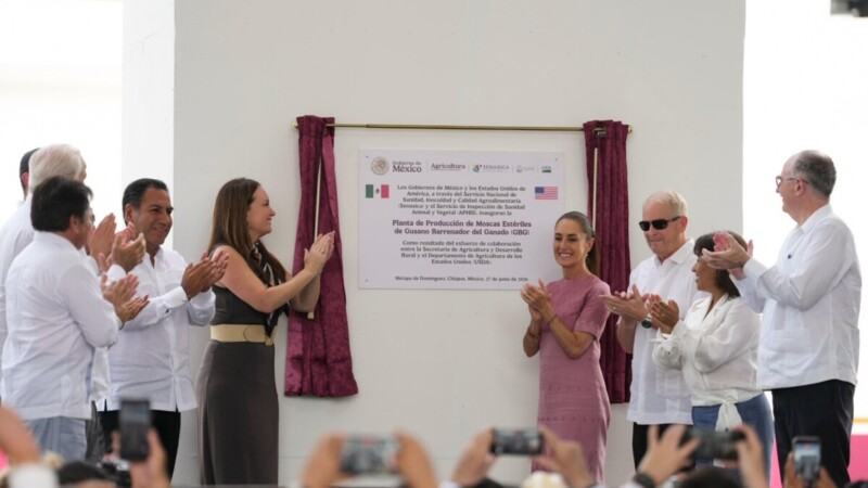 Sheinbaum inaugura planta para frenar gusano barrenador