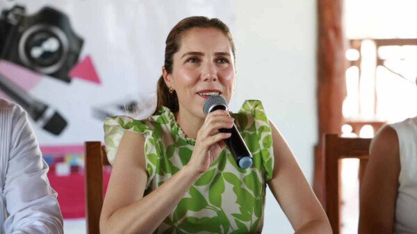 Atenea Gómez Ricalde presenta la cartelera oficial de las Fiestas de Fundación por el 176 Aniversario de Isla Mujeres