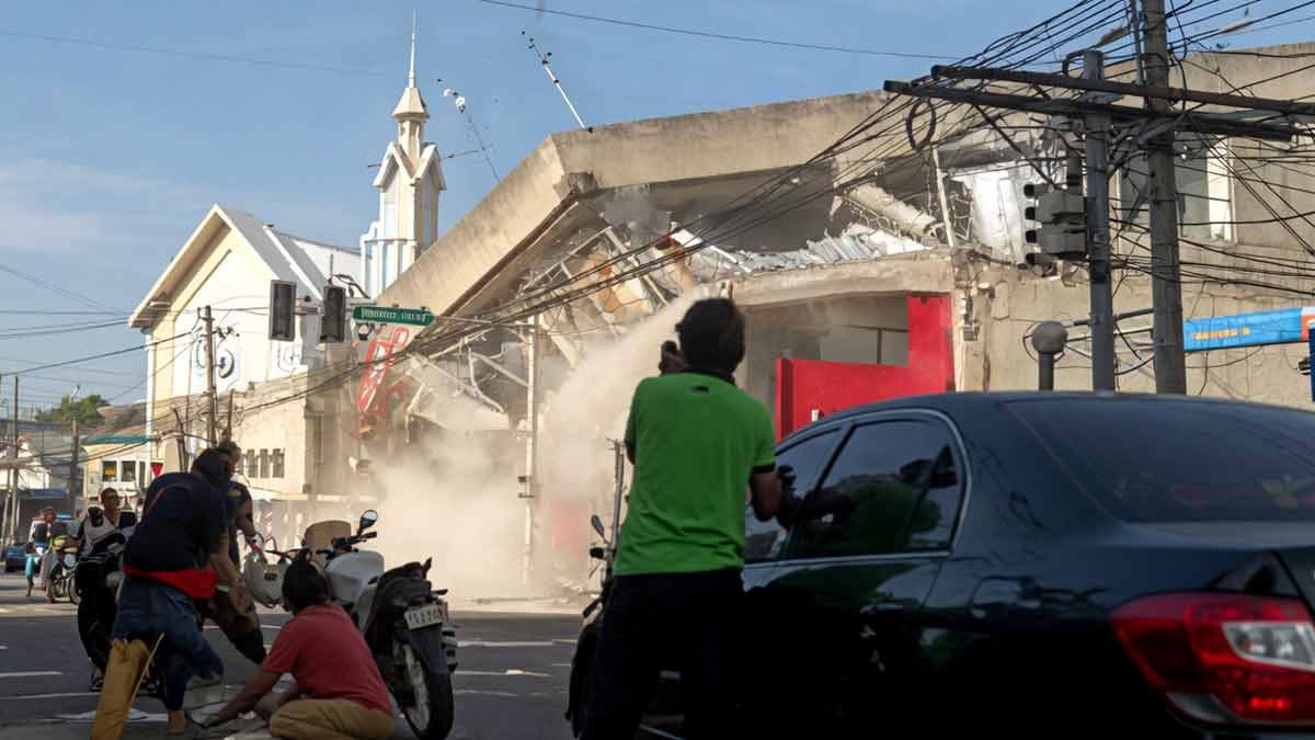 Sismo de 7.8 grados deja al menos cuatro muertos en Filipinas