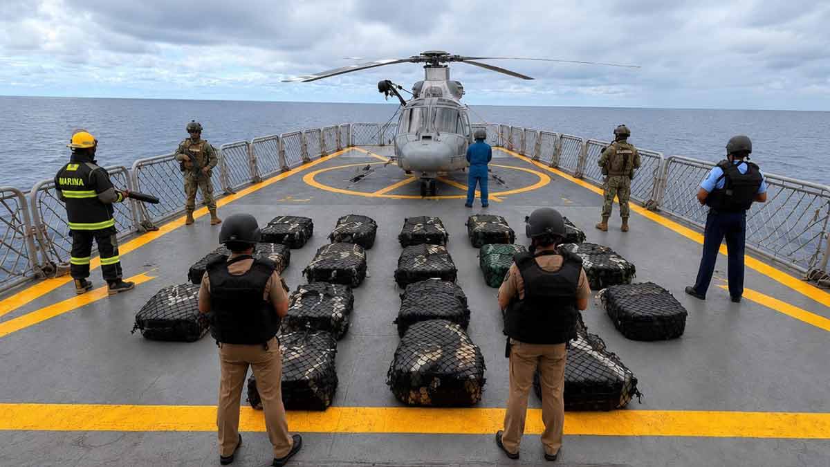 Asegura SEMAR más de 800 kilos de cocaína y detiene a cinco traficantes frente a costas de Guerrero
