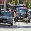 Apedrean patrulla en Cancún para impedir captura de presunta narcomenudista