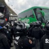 Autoridades "desarman" a maestros y alumnos de Ayotzinapa, les aseguran 59 explosivos caseros