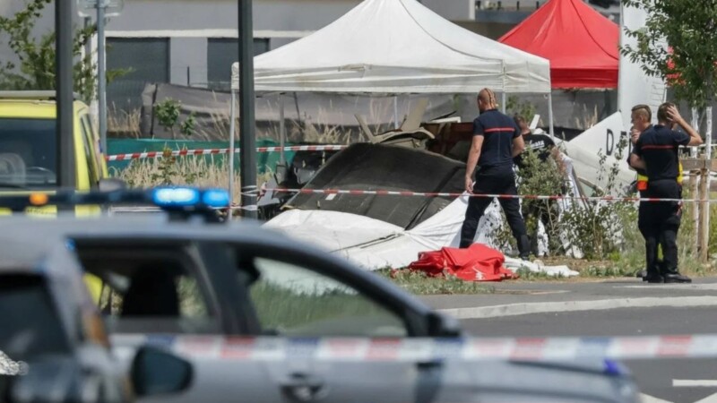 Avioneta se estrella en Francia y provoca la muerte de 11 personas
