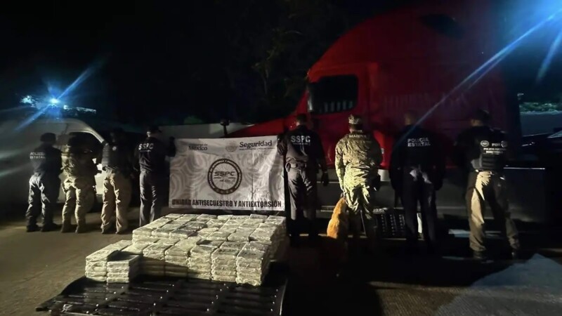 Aseguran más de 250 kilos de presunta cocaína en un tractocamión en Tabasco