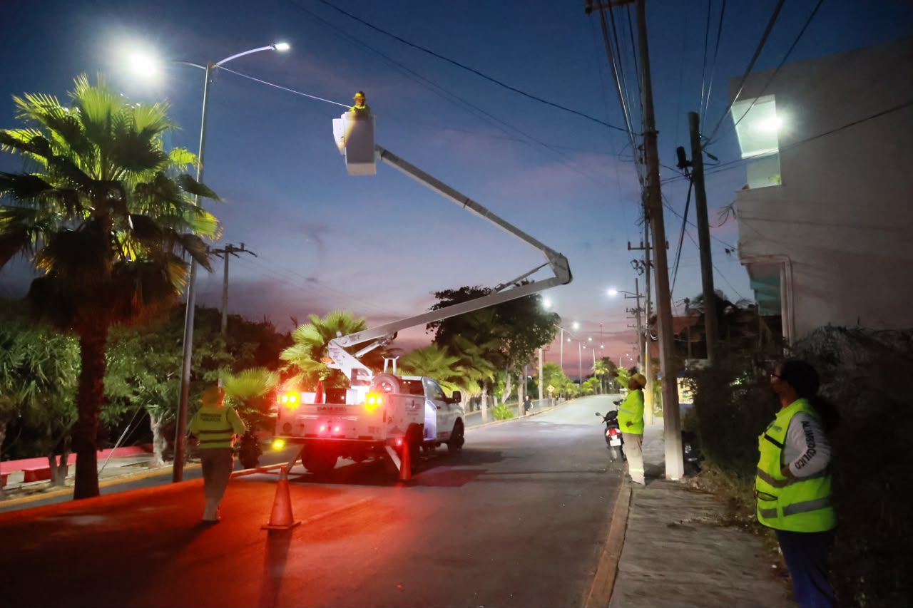 Gobierno de Isla Mujeres fortalece la atención en alumbrado público con más infraestructura y respuesta oportuna