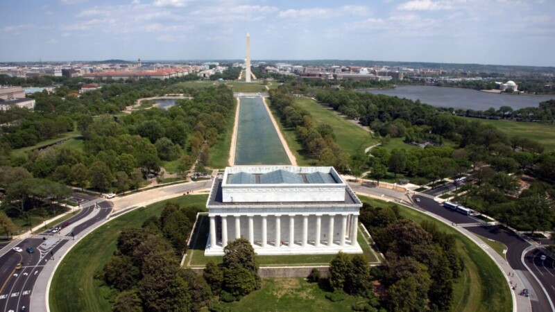 Restauración de monumental piscina por Trump resultó un fiasco