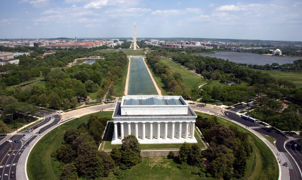 Restauración de monumental piscina por Trump resultó un fiasco