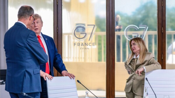 Trump dice, “Meloni suplicó una foto”; ella enfurece y responde