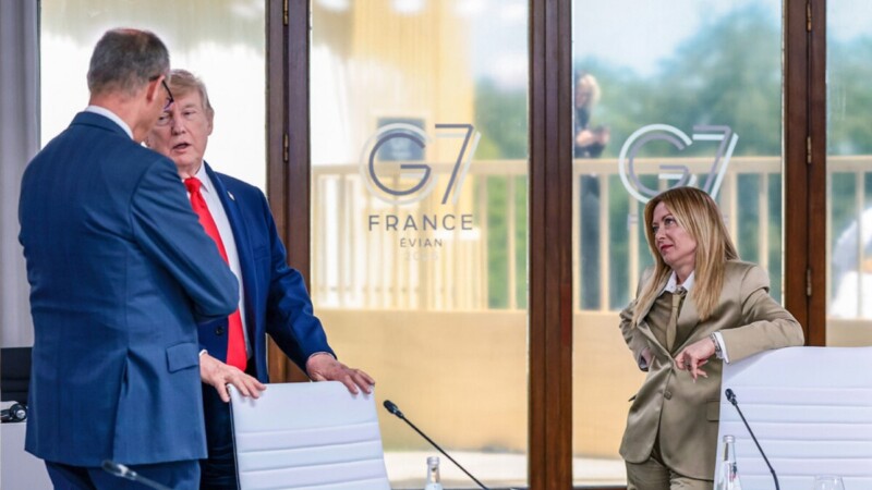Trump dice, “Meloni suplicó una foto”; ella enfurece y responde