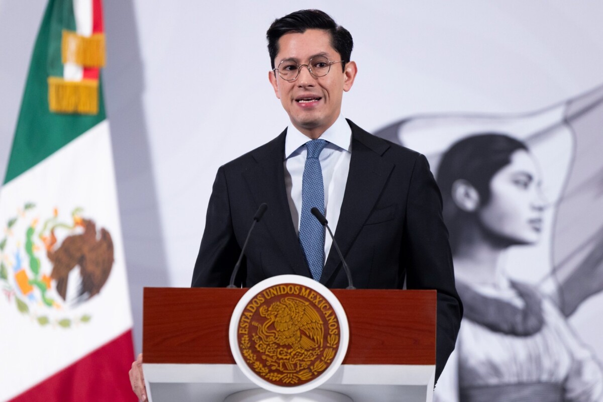 Reivindica primer canciller gay, defensa de los derechos LGBT+
