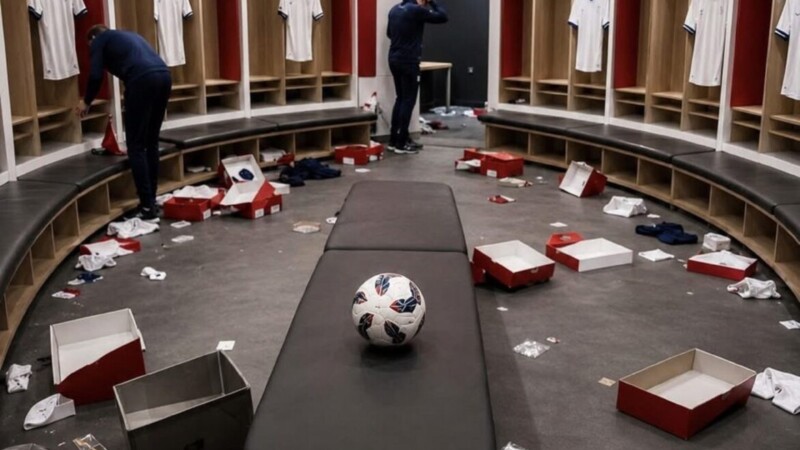 Roban uniformes a la Selección de Inglaterra