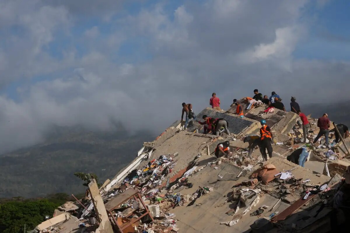 El gobierno federal, en coordinación con la Secretaría de Marina, prepara el envío de un barco para transportar los víveres y otros insumos reunidos por diversas instituciones y organizaciones hacia Venezuela. 