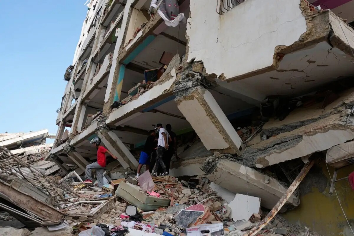 Suman 920 fallecidos por los sismos en Venezuela