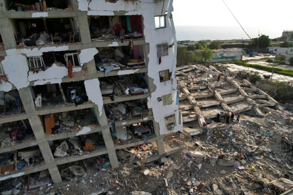 Los equipos de rescate buscan sobrevivientes tres días después del terremoto que azotó Catia La Mar, Venezuela, el sábado 27 de junio de 2026. 