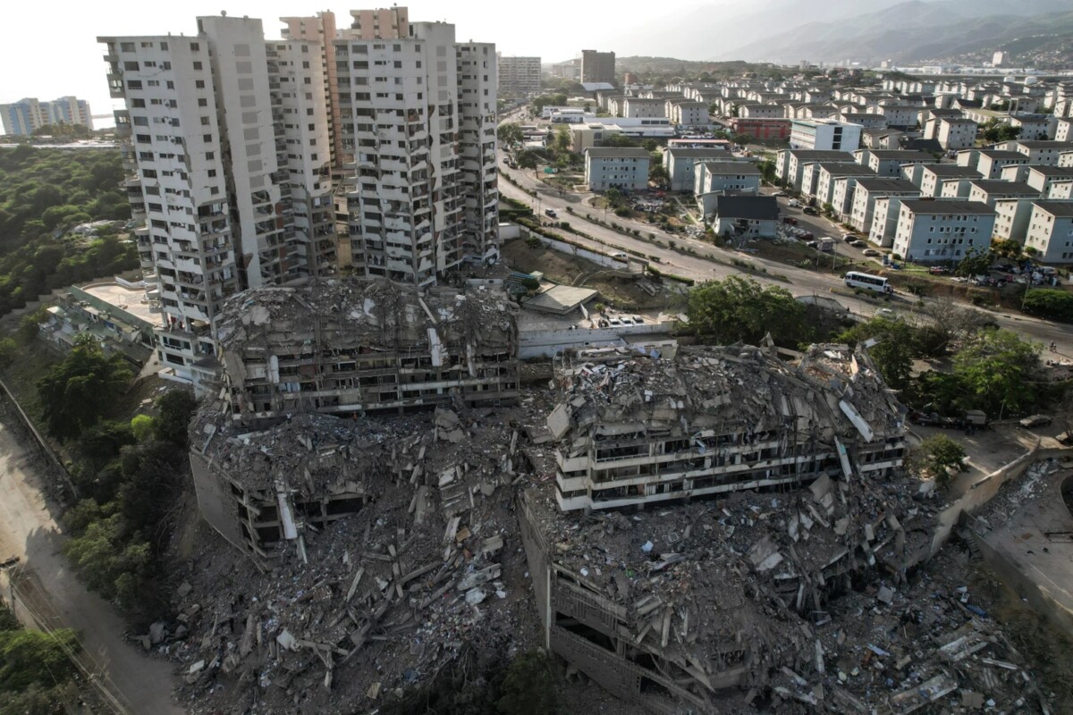 Edificios dañados por los terremotos tres días después de que sacudieran Catia La Mar, Venezuela, el sábado 27 de junio de 2026. 