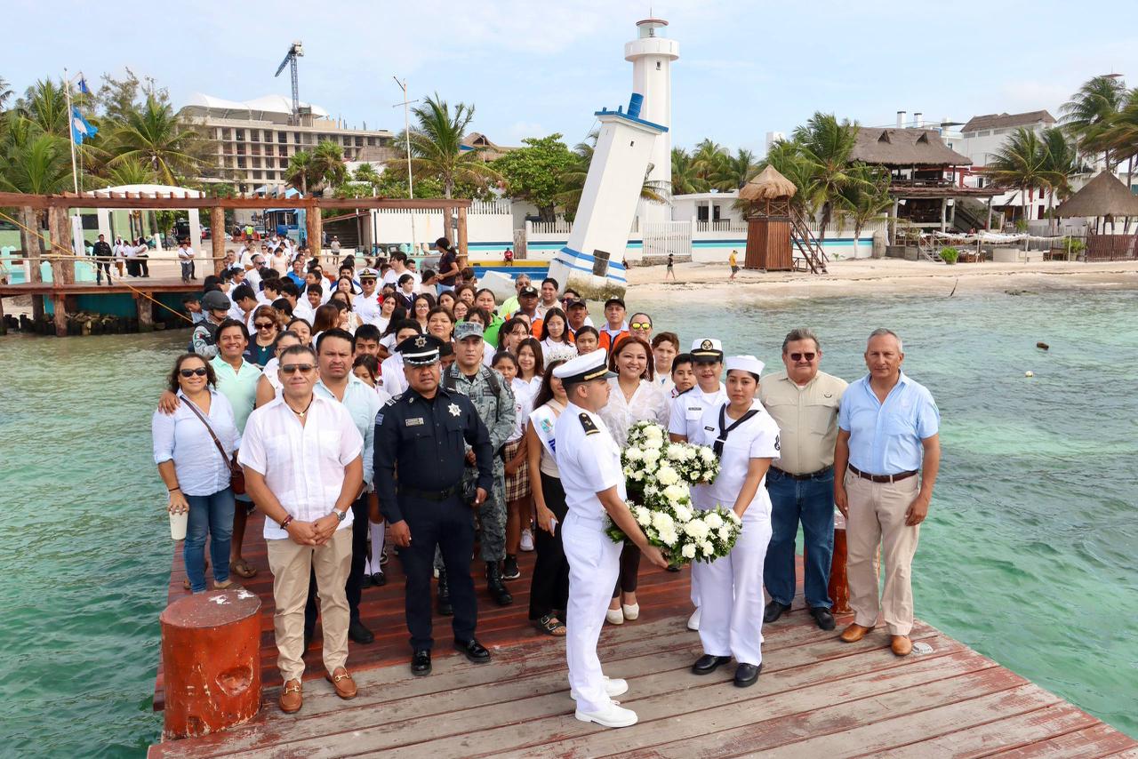En representación de la presidenta municipal Blanca Merari Tziu Muñoz, la titular del Órgano Interno de Control, Leticia Ramírez Cetina, encabezó la ceremonia realizada en la Ventana al Mar.