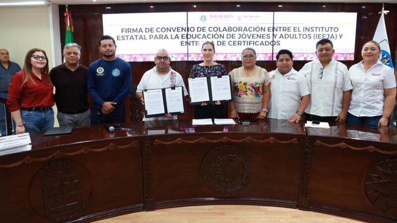 Atenea Gómez fortalece la educación en Isla Mujeres con firma de convenio con el IEEJA y entrega de certificados