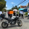 Padres de familia bloquean la avenida Palenque por deficiencia en el CAM ‘Cultura Maya’ en Cancún