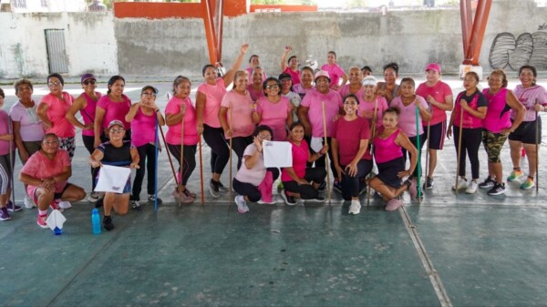 Marybel Villegas refuerza trabajo en territorio y atiende necesidades de familias cancunenses