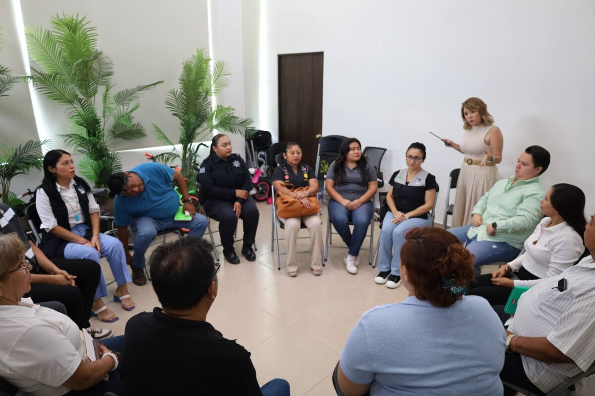 Fortalecemos la profesionalización del servicio público con capacitación en gestión de conflictos. Servidores públicos del Ayuntamiento de Puerto Morelos participaron en el curso impartido por el Instituto Universitario de Alta Formación, como parte del Programa de Capacitación Total.