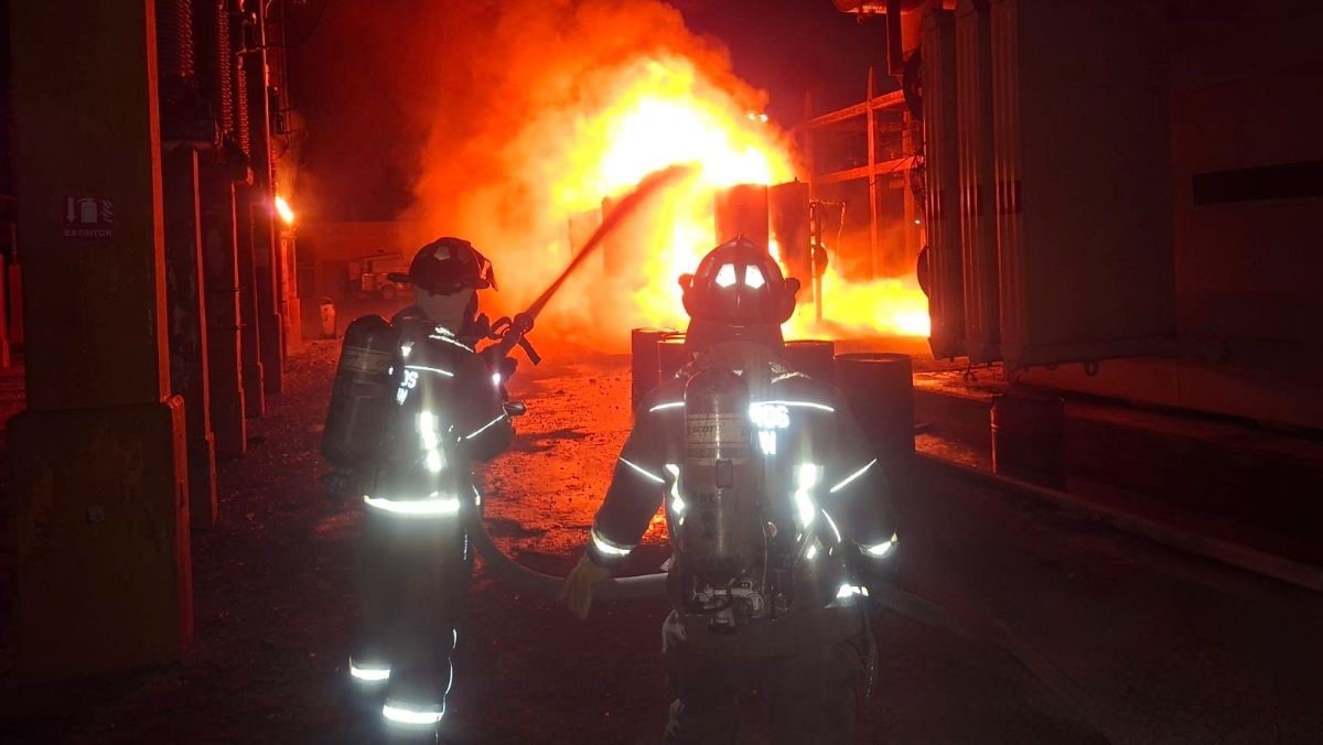 Incendio en subestación de CFE provoca apagones en Cancún; el servicio fue restablecido tras varias horas