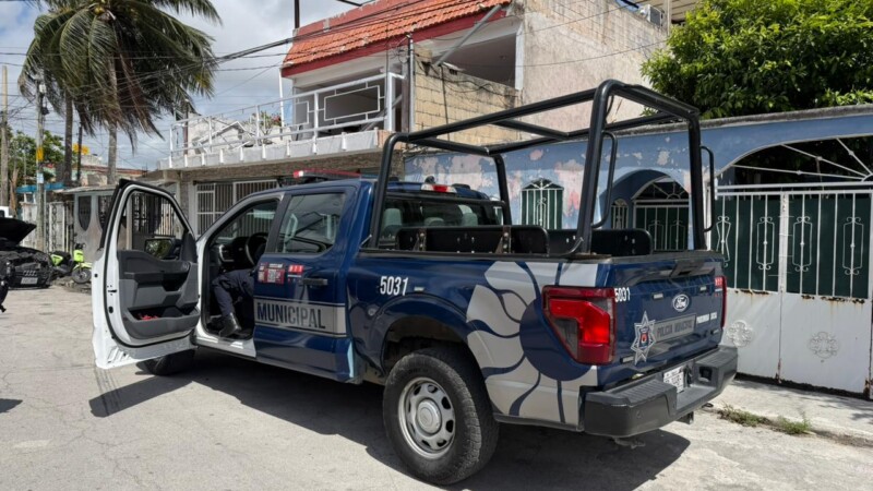Intentan privar de la libertad a un automovilista en la Región 233 de Cancún