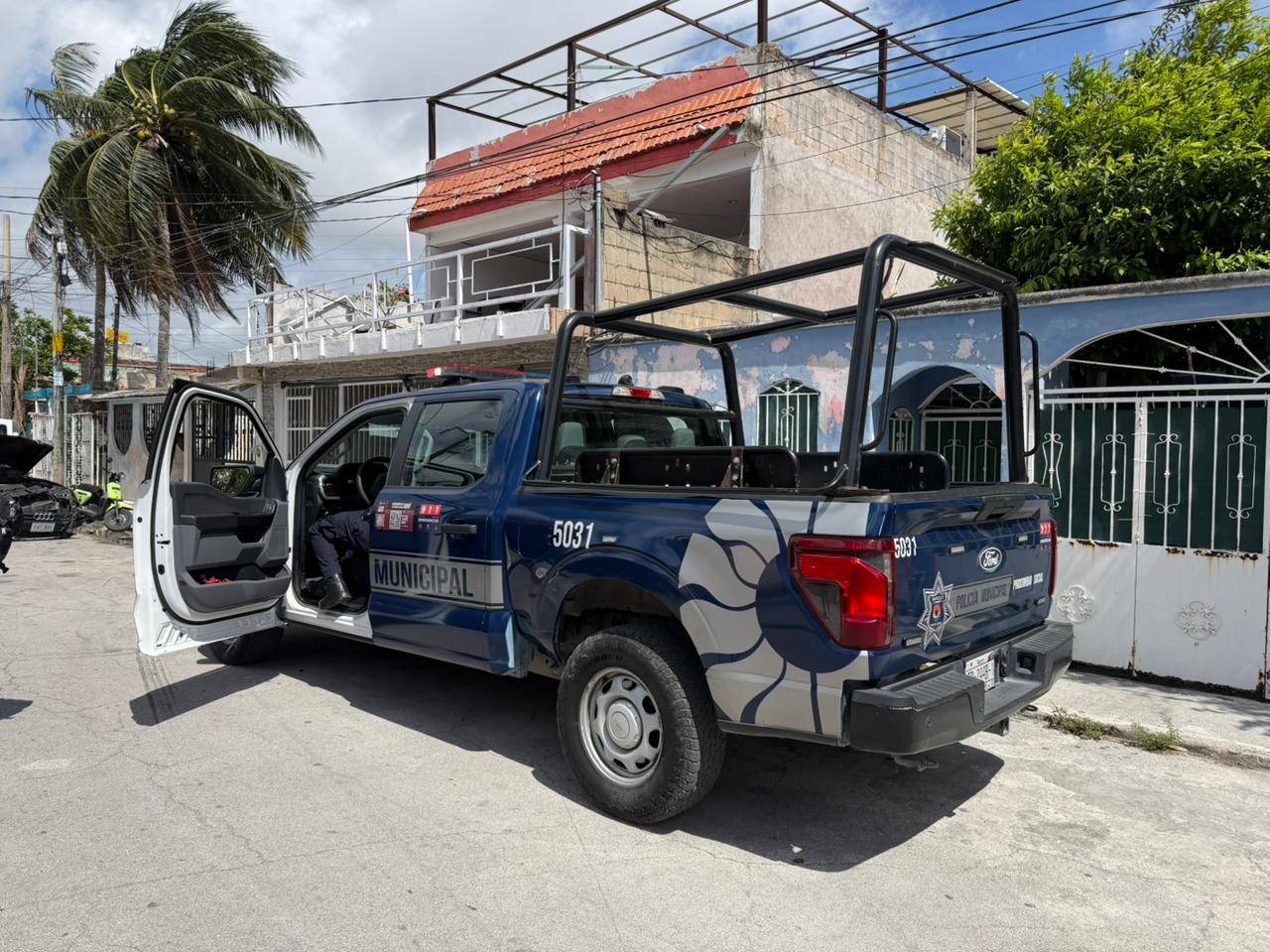 Intentan privar de la libertad a un automovilista en la Región 233 de Cancún