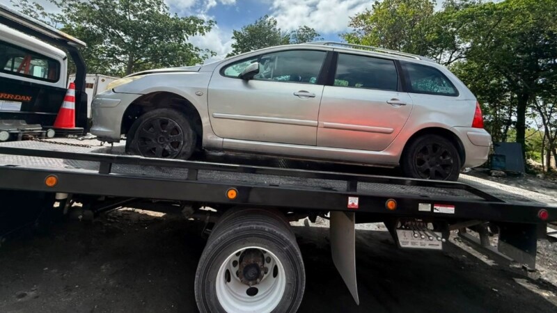 Recuperan en una chatarrera tres vehículos robados en Cancún; investiga la FGE posible red de comercialización ilegal