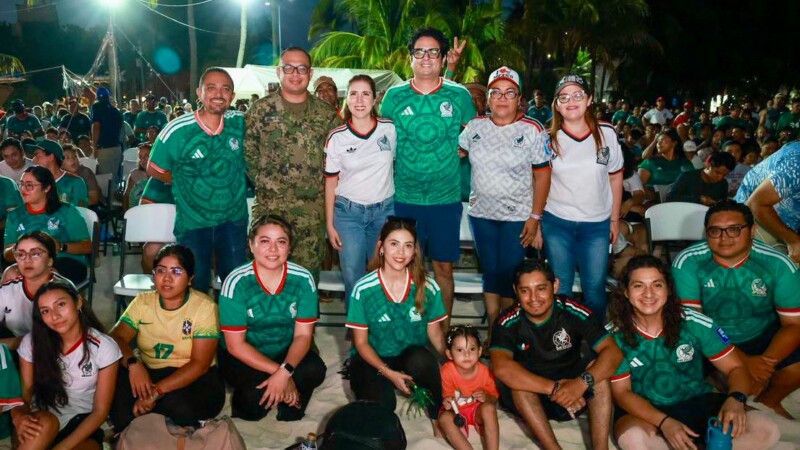 Atenea celebra con familias isleñas y turistas el triunfo de México en el 'Fut Fest Isla Mujeres'