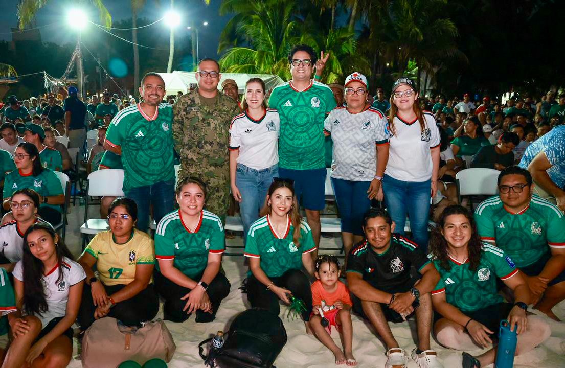 Atenea celebra con familias isleñas y turistas el triunfo de México en el 'Fut Fest Isla Mujeres'