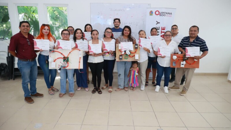Concluyen con éxito cursos gratuitos de Electricidad Básica e Instalación de Tablarroca en Isla Mujeres