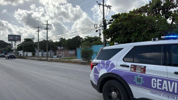 Persiste bloqueo en la avenida López Portillo; vecinos exigen pavimentación y servicios en Santa Cecilia