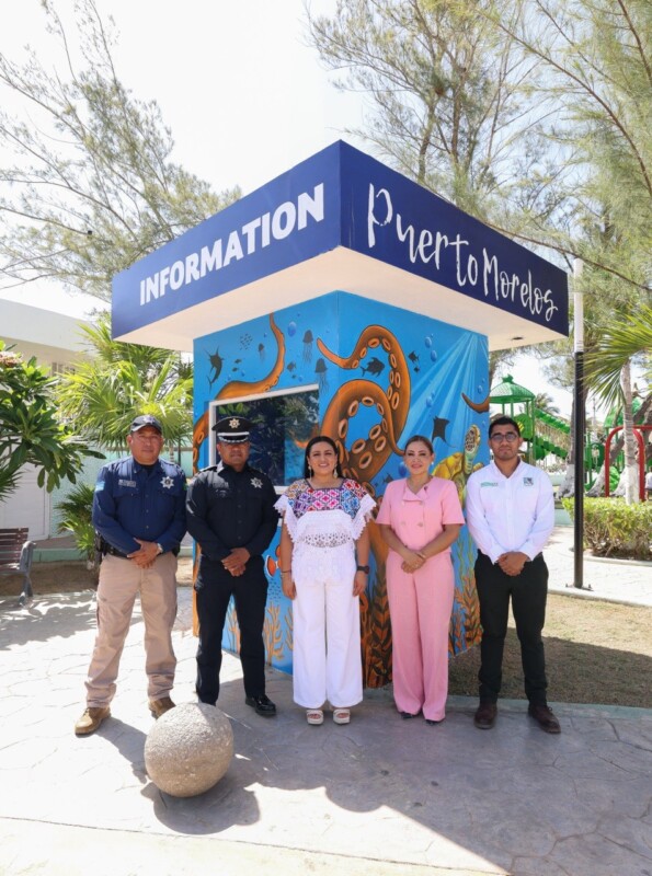 Renueva Blanca Merari módulo de atención al visitante para fortalecer la experiencia turística en Puerto Morelos. El espacio brindará información oficial, orientación bilingüe y apoyo a turistas nacionales e internacionales en el Parque Fundadores del Casco Antiguo.