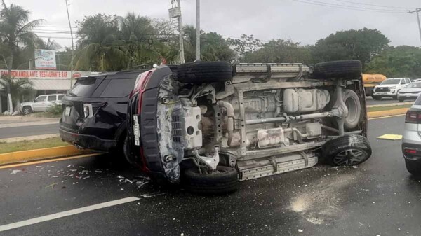 Grave accidente vial en el bulevar Colosio de Cancún deja varios lesionados