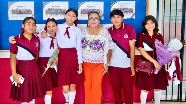 Gobierno de Atenea Gómez refrenda su compromiso con la educación
