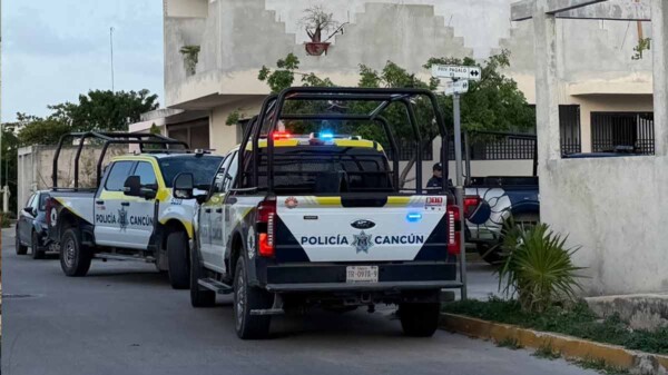 Descubren a hombre aparentemente degollado en fraccionamiento de Cancún