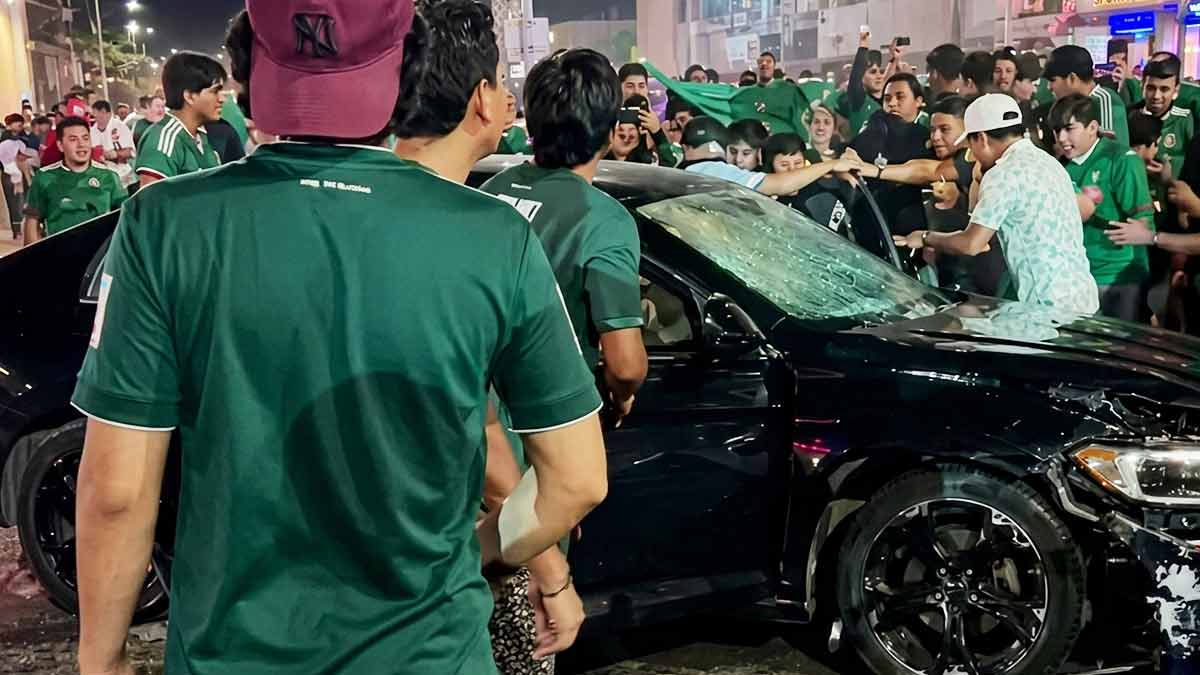 Luego de casi una semana de agonizar en una sala de terapia intensiva el hombre linchado tras el atropellar a 17 personas durante los festejos por el triunfo de la selección mexicana en el Mundial en Baja California Sur murió la mañana de este martes.