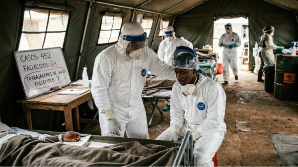 Brote de ébola empieza a diezmar a trabajadores de la salud, van siete muertes