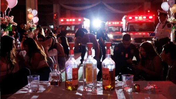 Mueren tres personas tras consumir tequila adulterado en fiesta de XV años en Guanajuato