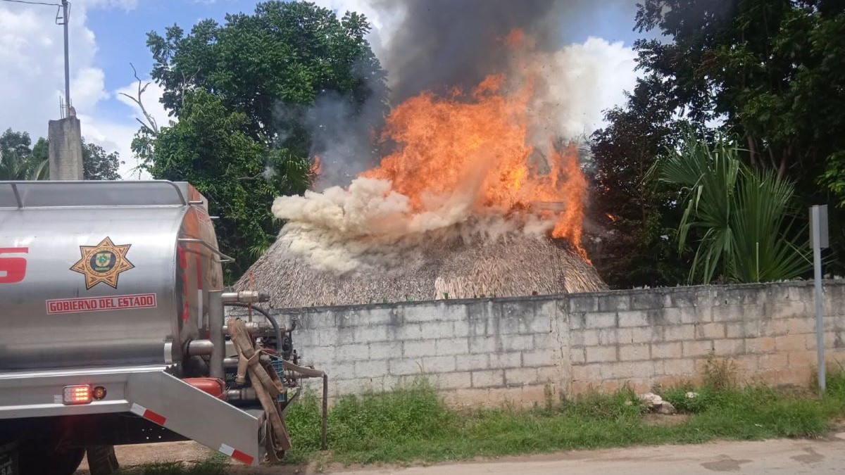 Incendio consume vivienda en la colonia Francisco Sarabia de Peto; no hubo lesionados