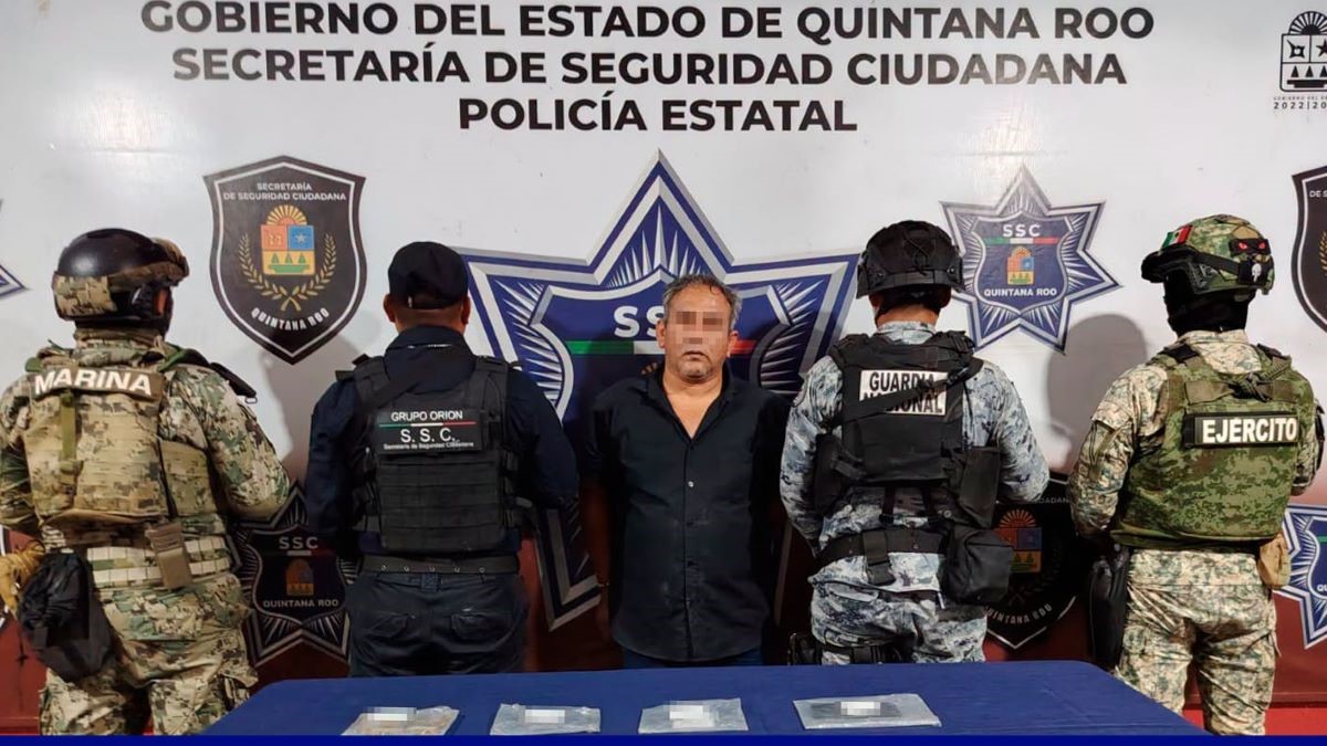 etienen a un hombre con presuntas dosis de marihuana y cristal en Cancún