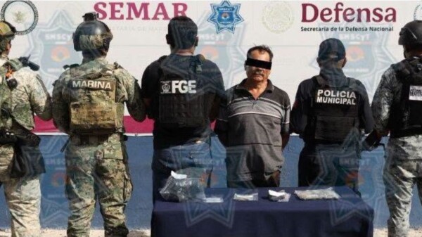Detienen a un hombre por presunto narcomenudeo durante operativo en la Supermanzana 75 de Cancún