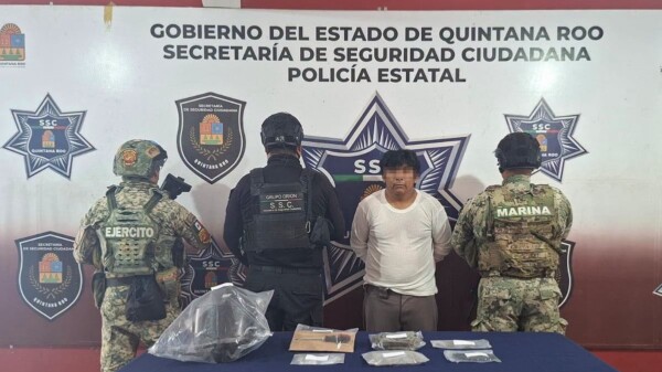 Detienen en Cancún a hombre con presuntas dosis de marihuana y cristal