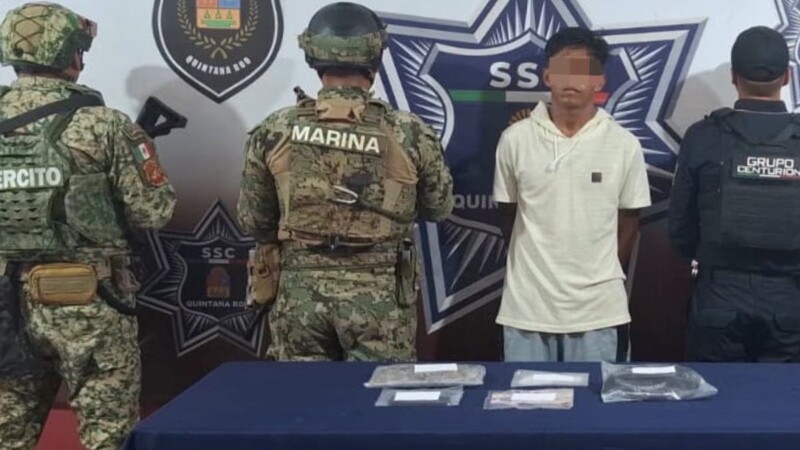 Detienen a un hombre con presuntas dosis de droga en playa del Niño en Puerto Juárez