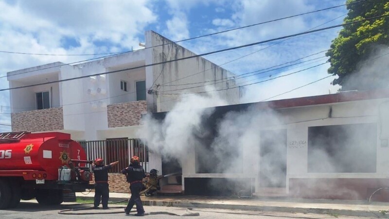 Se incendia una vivienda en el centro de Progreso; propietaria fue trasladada al hospital