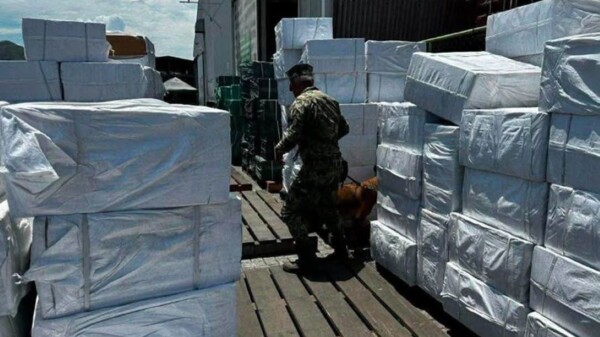Aseguran más de 8.4 millones de cigarrillos presuntamente apócrifos en la aduana de Manzanillo
