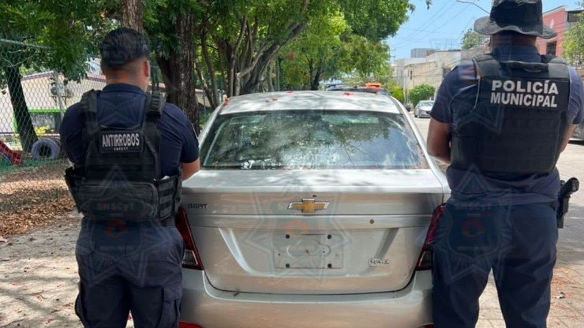Recuperan automóvil con reporte de robo en la Supermanzana 512 de Cancún