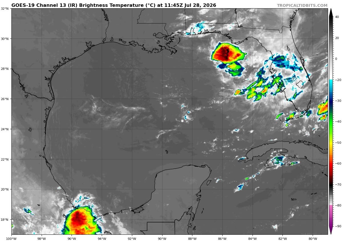 Cielo medio nublado con intervalos de chubascos en Campeche, Yucatán y Quintana Roo, acompañados con descargas eléctricas. Por la mañana, ambiente de templado a cálido. Durante la tarde, ambiente caluroso.